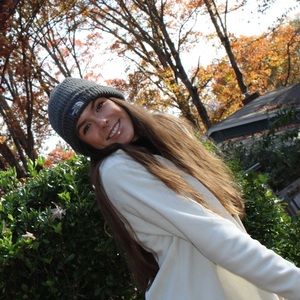 Meet your Posher, Julia